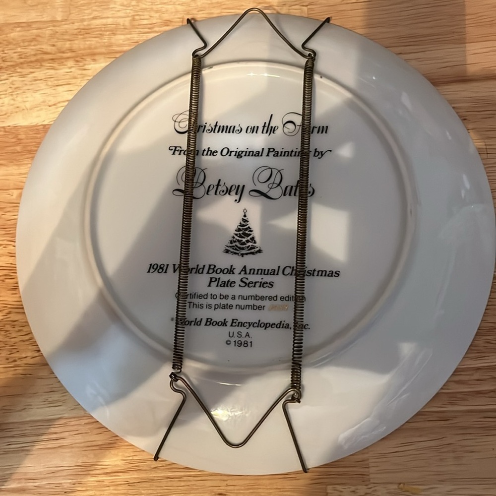 1981 Betsey Bates Christmas on the farm plate series #1289A Excellent condition. - Picture 3 of 3